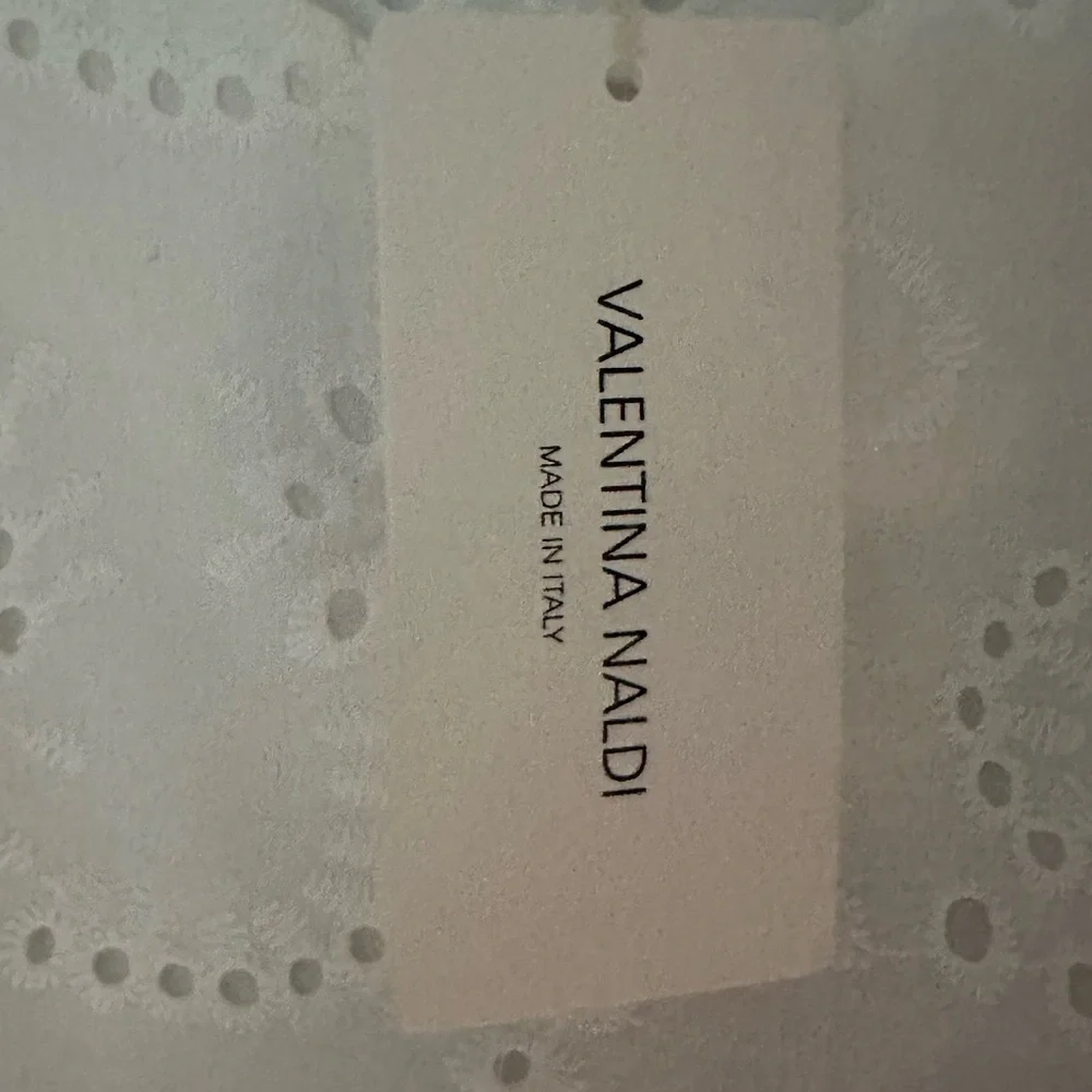 NWT, Valentina Naldi, made in Italy, 100% cotton eyelet top - Picture 3 of 3